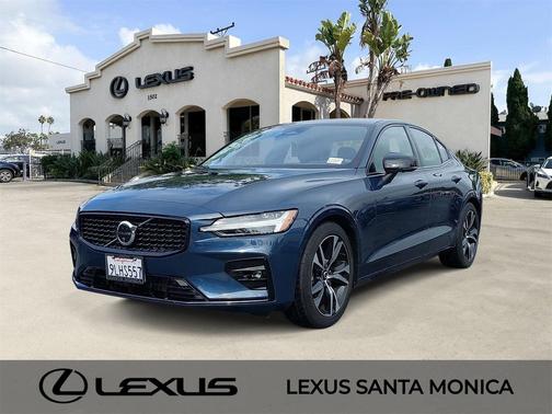 2024 Volvo S60 B5 Plus Dark Theme