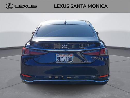 2022 Lexus ES 300h Base