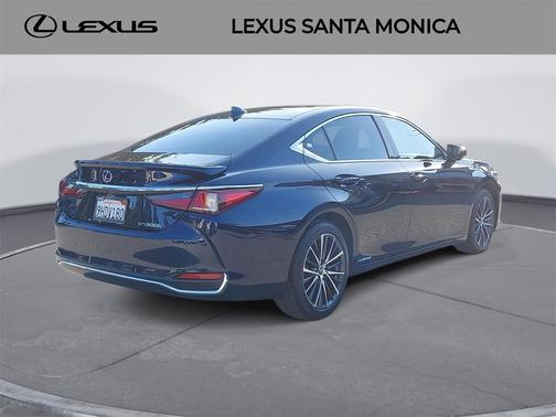 2022 Lexus ES 300h Base