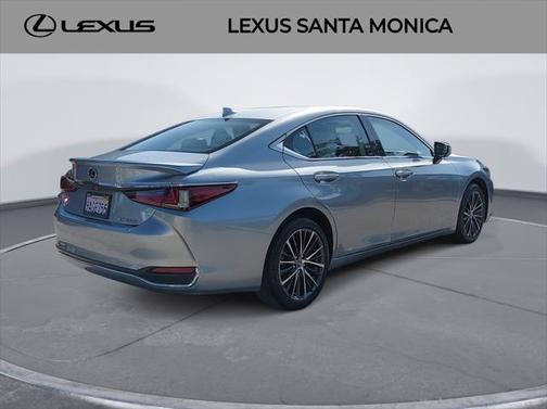 2022 Lexus ES 300h Base