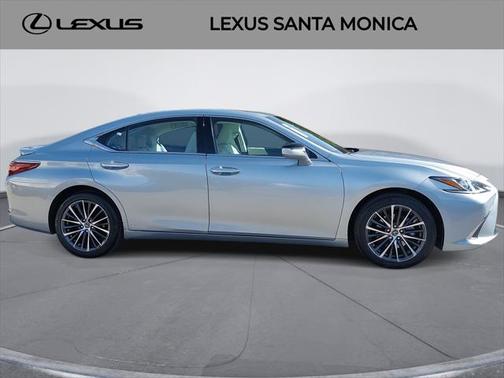 2022 Lexus ES 300h Base