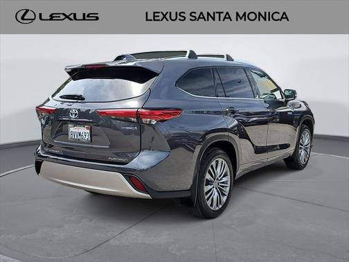 2021 Toyota Highlander Hybrid Platinum