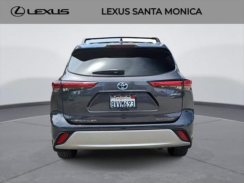 2021 Toyota Highlander Hybrid Platinum