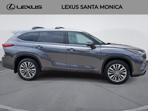 2021 Toyota Highlander Hybrid Platinum