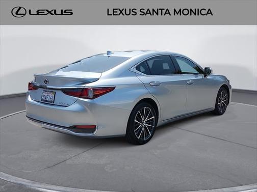 2023 Lexus ES 300h Base