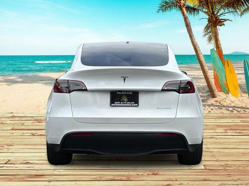 Pearl White Multi-Coat 2024 Tesla Model Y Long Range Dual Motor All-Wheel Drive