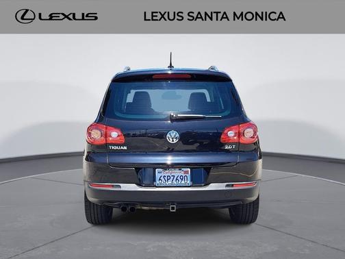 Deep Black Metallic 2011 Volkswagen Tiguan SE