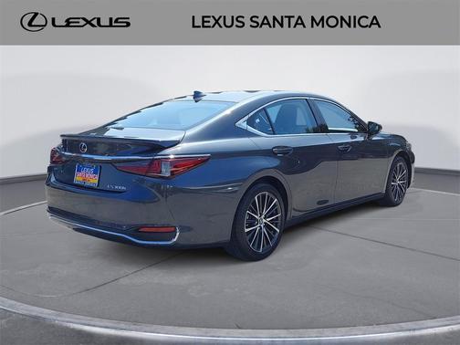 2025 Lexus ES 300h Base