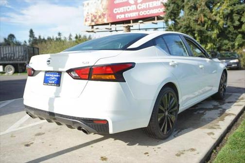 2021 Nissan Altima SR FWD