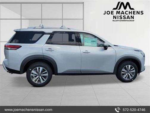 2025 Nissan Pathfinder SL