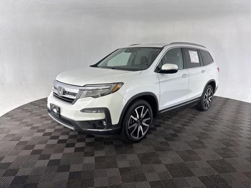 2022 Honda Pilot Touring 8-Passenger