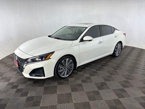 Pearl White Tricoat 2024 Nissan Altima 2.5 SL
