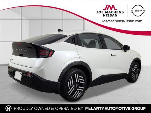 Everest White Pearl Tricoat 2026 Nissan Leaf SV+