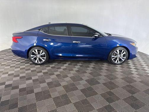 Deep Blue Pearl 2017 Nissan Maxima 3.5 SL