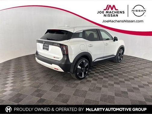 Aspen White Tricoat 2025 Nissan Kicks SR