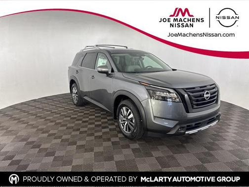 2025 Nissan Pathfinder SL