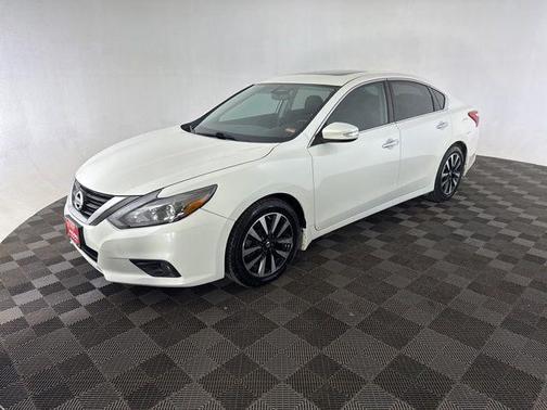 Pearl White 2017 Nissan Altima 2.5 SL