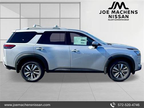 2025 Nissan Pathfinder SL