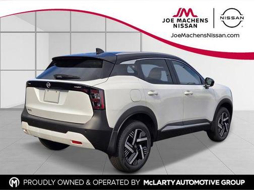 Aspen White/Super Black 2026 Nissan Kicks SV