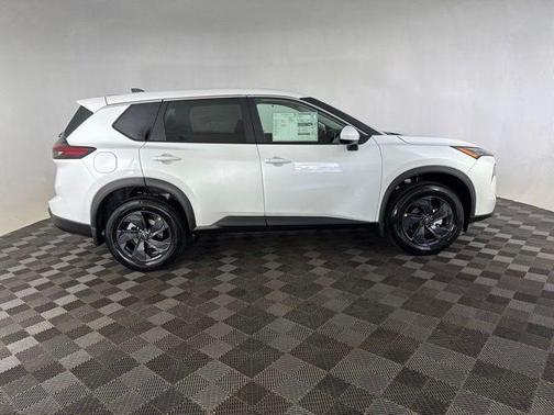 Everest White Pearl Tricoat 2026 Nissan Rogue SV