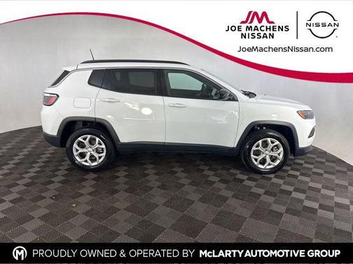 Bright White Clearcoat 2024 Jeep Compass Latitude