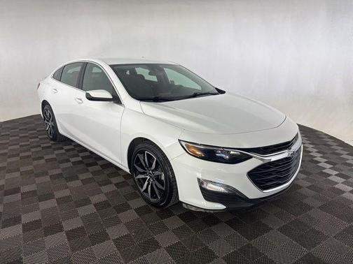 Summit White 2023 Chevrolet Malibu RS
