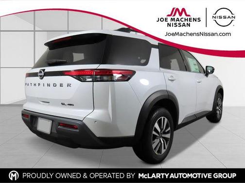 Everest White Pearl Tricoat 2026 Nissan Pathfinder SL