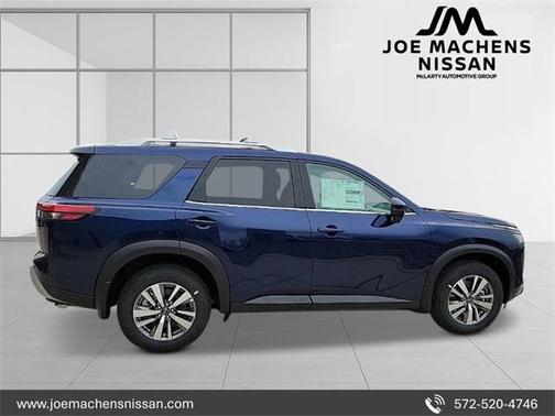 2025 Nissan Pathfinder SL