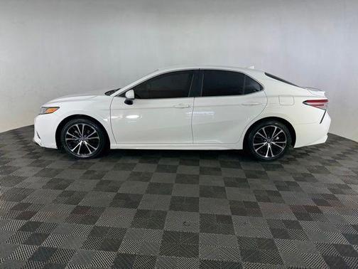 Super White 2020 Toyota Camry SE