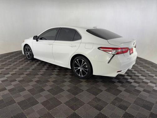 Super White 2020 Toyota Camry SE