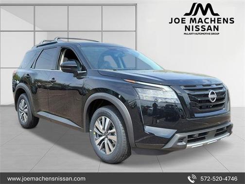 2025 Nissan Pathfinder SL