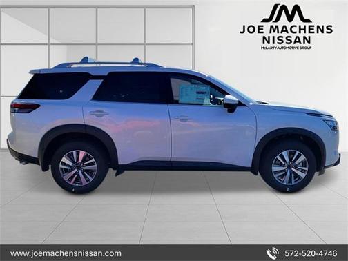 2025 Nissan Pathfinder SL