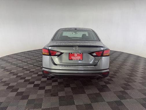 2022 Nissan Altima 2.0 SR