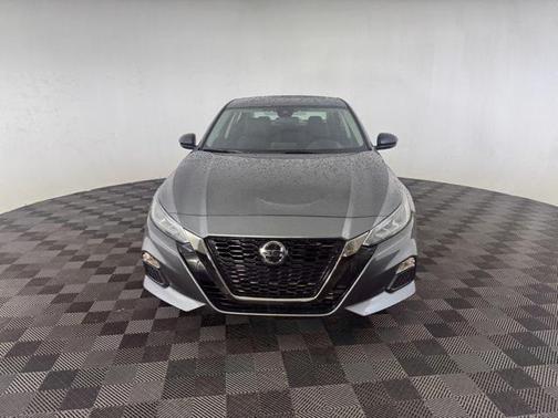 2022 Nissan Altima 2.0 SR