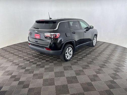 Diamond Black Crystal Pearlcoat 2025 Jeep Compass Sport