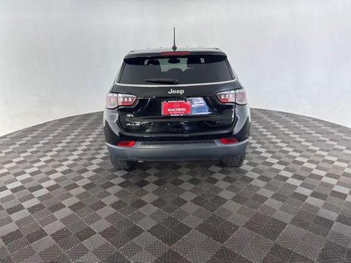 Diamond Black Crystal Pearlcoat 2025 Jeep Compass Sport