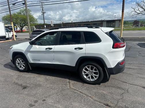 2016 Jeep Cherokee Sport