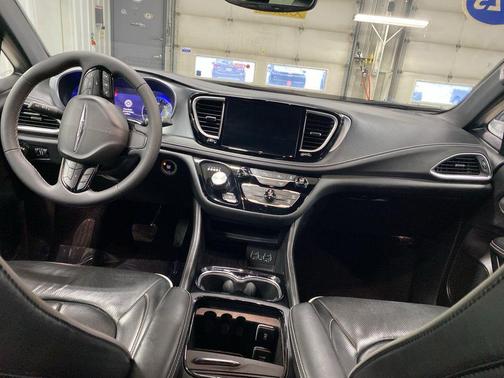 Bright White Clearcoat 2025 Chrysler Pacifica Limited