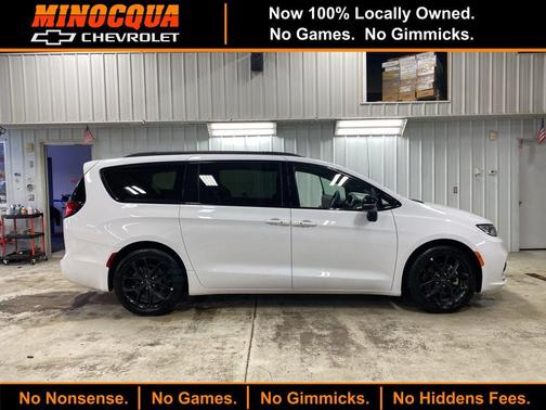 Bright White Clearcoat 2025 Chrysler Pacifica Limited
