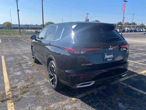 2024 Mitsubishi Outlander SE