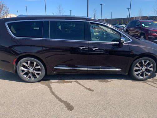 Dark Cordovan Pearlcoat 2018 Chrysler Pacifica Limited