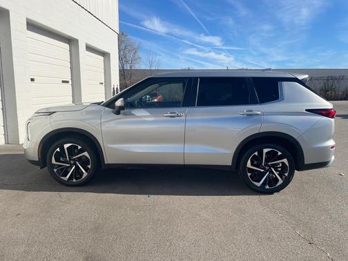 2024 Mitsubishi Outlander SE