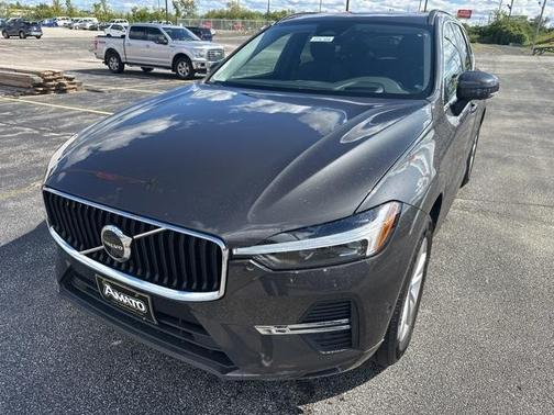 2022 Volvo XC60 B5 Momentum