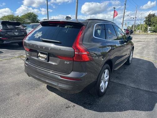 2022 Volvo XC60 B5 Momentum