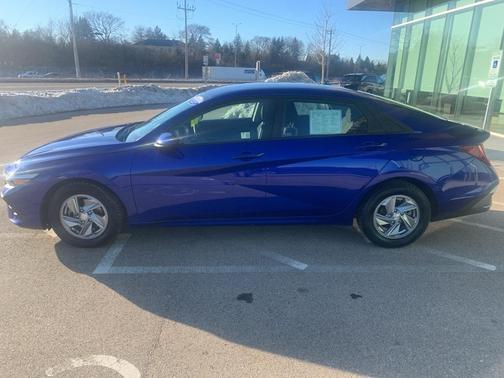 2024 Hyundai ELANTRA SE