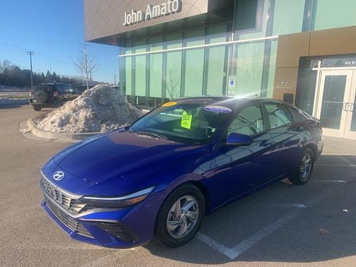 2024 Hyundai ELANTRA SE