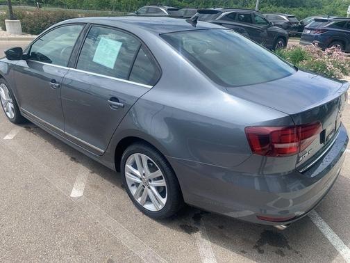 Platinum Gray Metallic 2017 Volkswagen Jetta 1.8T SEL