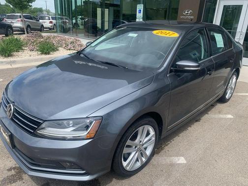 Platinum Gray Metallic 2017 Volkswagen Jetta 1.8T SEL