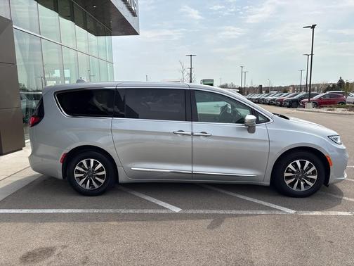 2022 Chrysler Pacifica Hybrid Limited