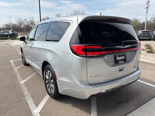 2022 Chrysler Pacifica Hybrid Limited